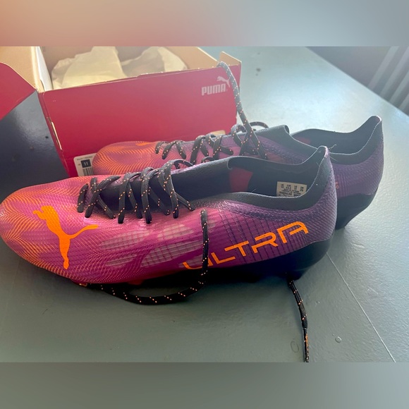 Men’s Puma Soccer Cleats - Picture 2 of 2